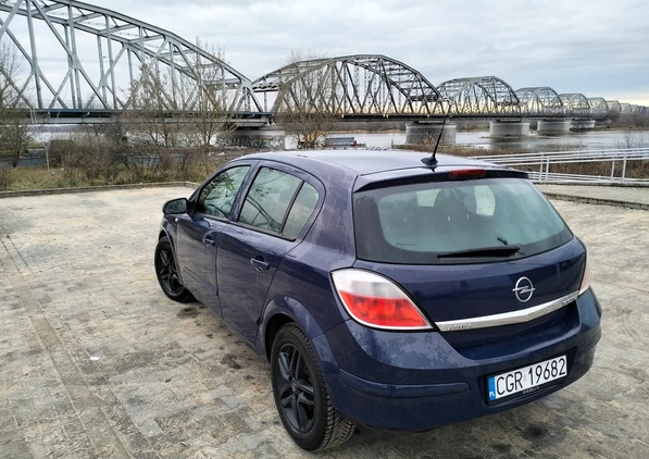 Opel Astra cena 10900 przebieg: 266000, rok produkcji 2006 z Grudziądz małe 121